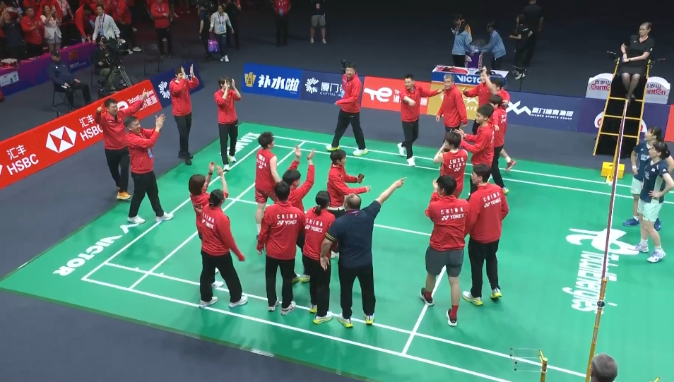 羡慕国羽夺冠后全队围成一圈庆祝，韩
