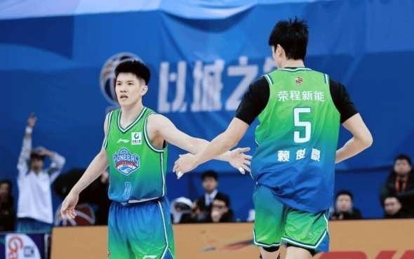 不简单！69岁老帅率“平民球队”，掀翻大黑马，豪取一波4连胜！