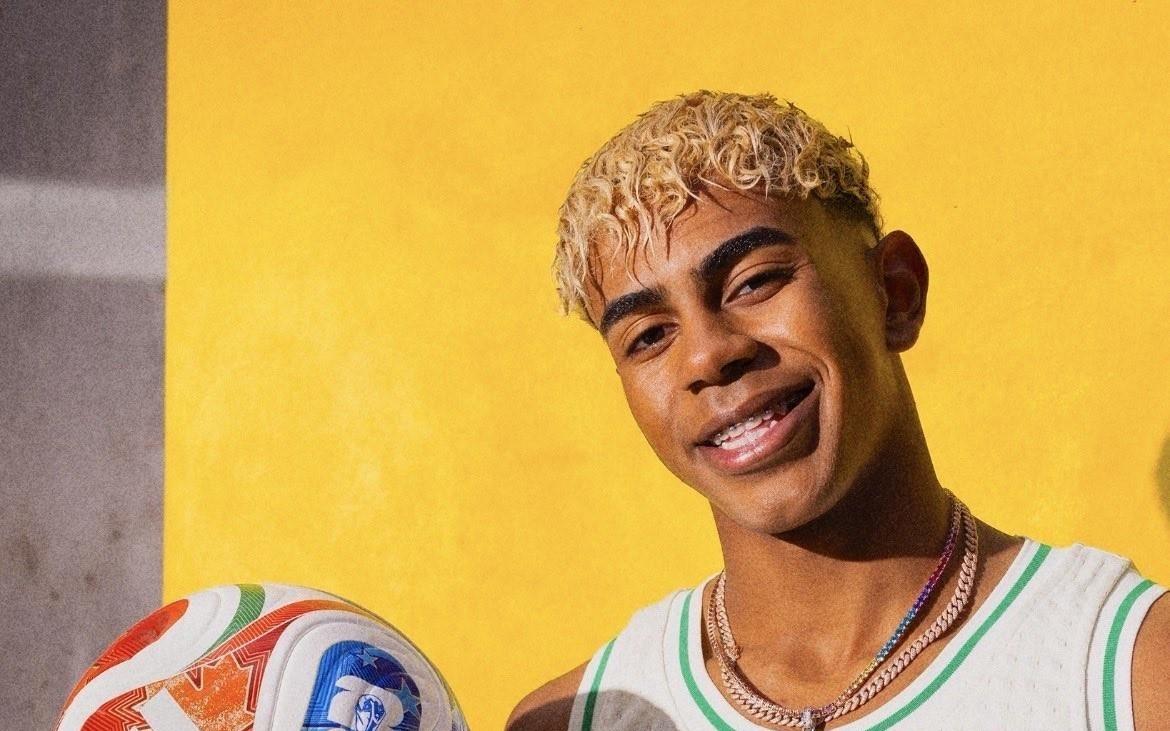 记者:巴萨计划让亚马尔在对阵奥林匹亚科斯的欧冠中首发出场