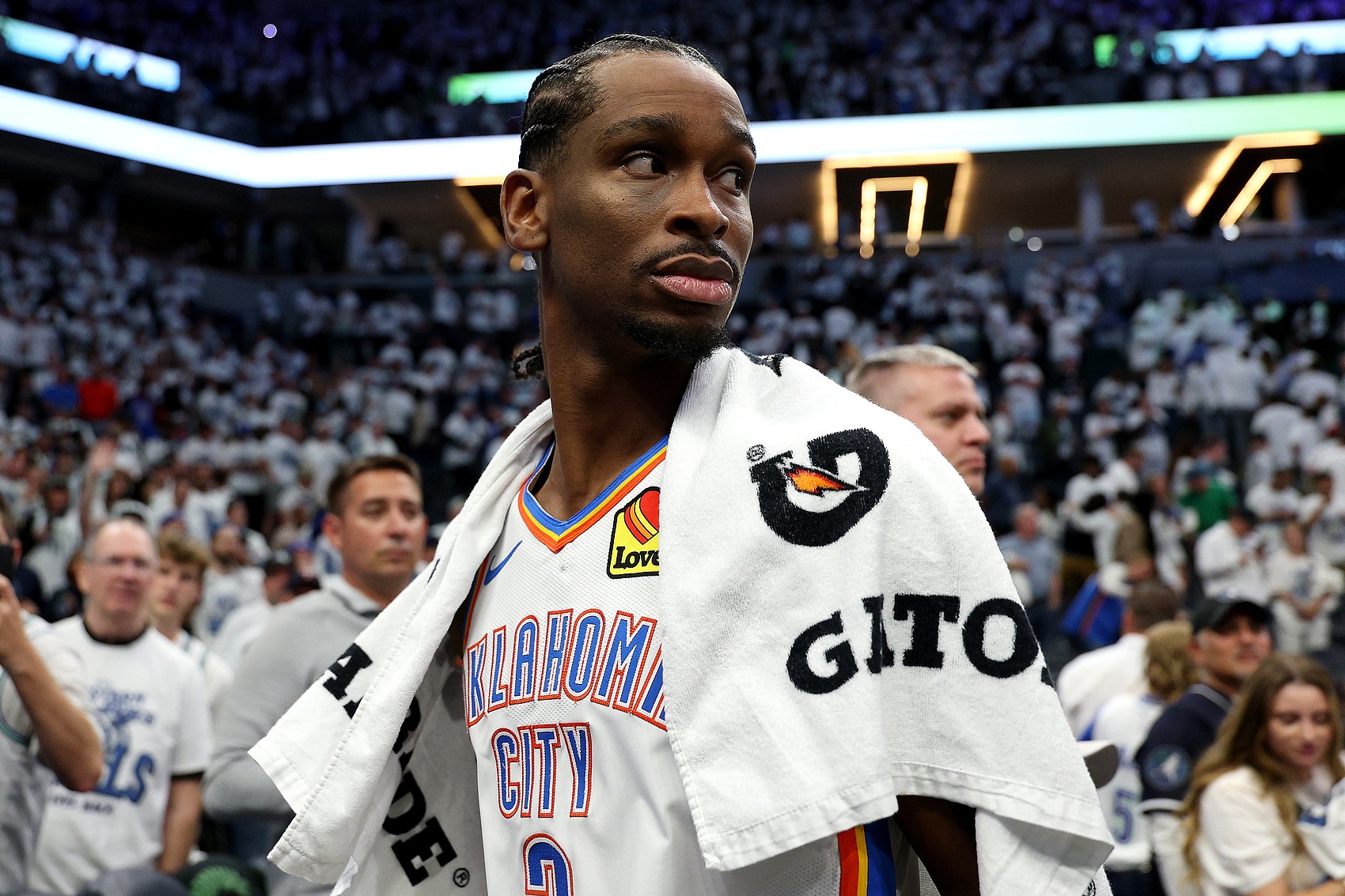比肩乔詹！亚历山大单个季后赛至少10次30+5助NBA历史第3人