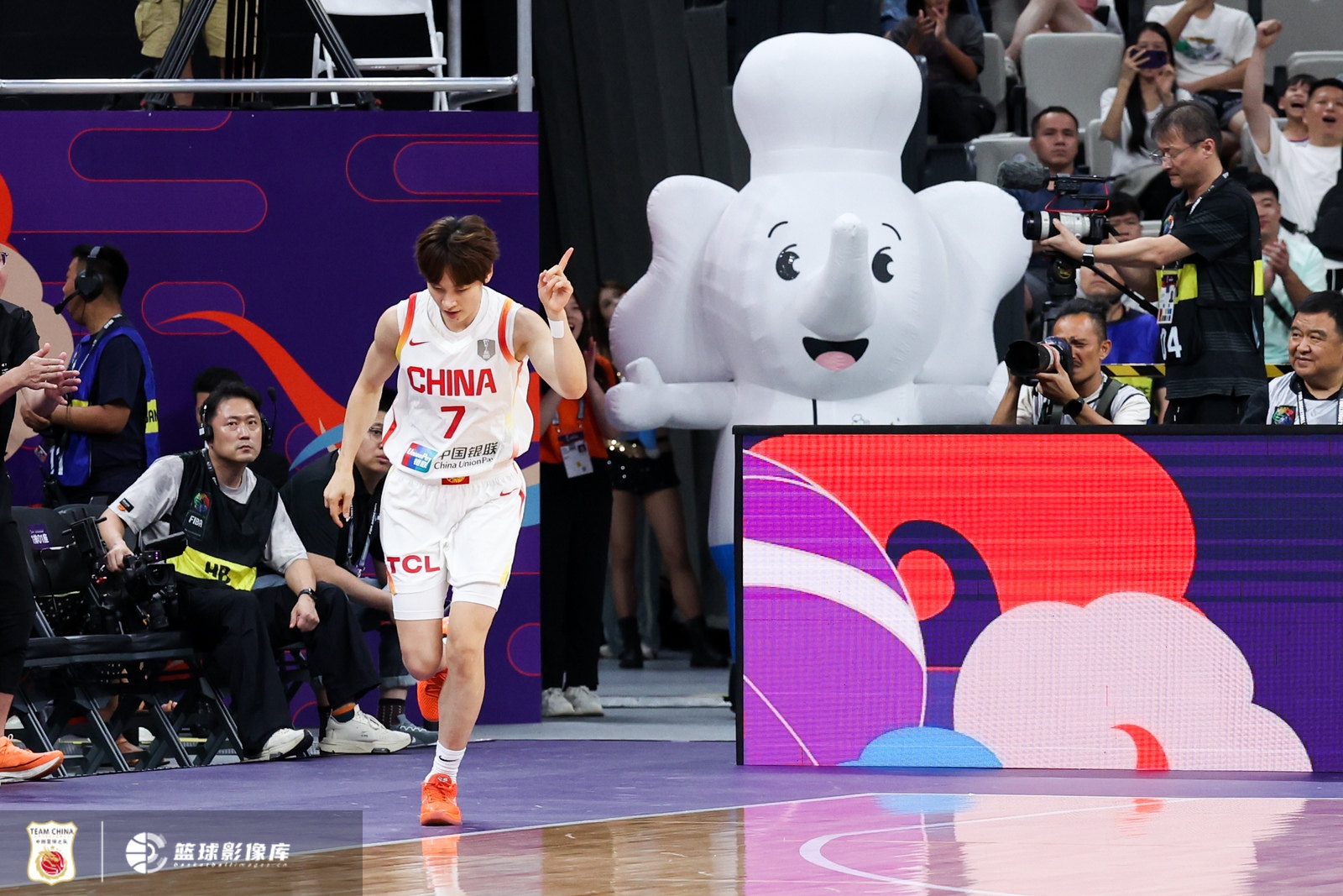 太稳了！队长杨力维6中5高效拿下13分2板3助1断