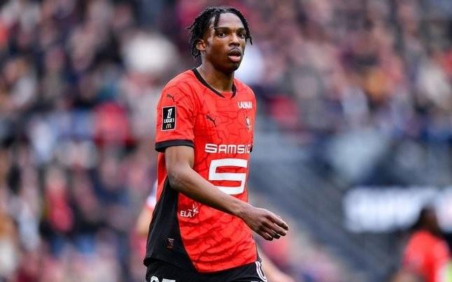 罗马诺：蓝军、拜仁、红军都在争雅凯，争取现在谈妥夏窗转会