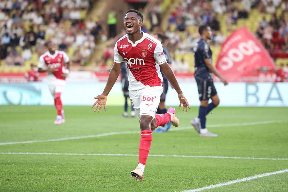 52!前巴萨10号在法甲复苏,双响+近2场3球,率队3连胜追平巴黎