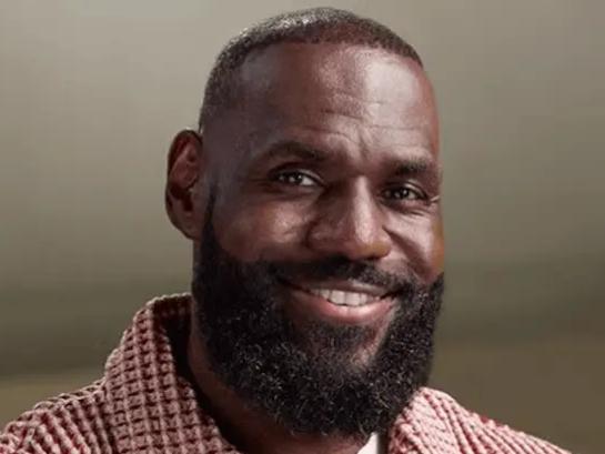 不是退役!詹姆斯决定二提前公布,高价买票的球迷天塌了