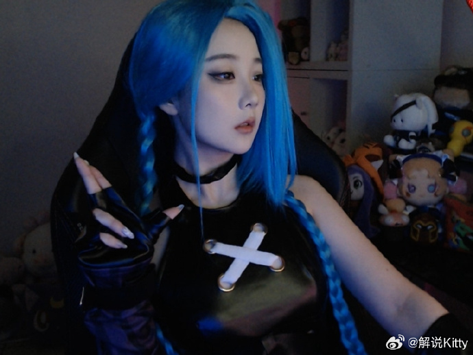 LPL英文流解说Kitty分享金克丝COS：爆爆