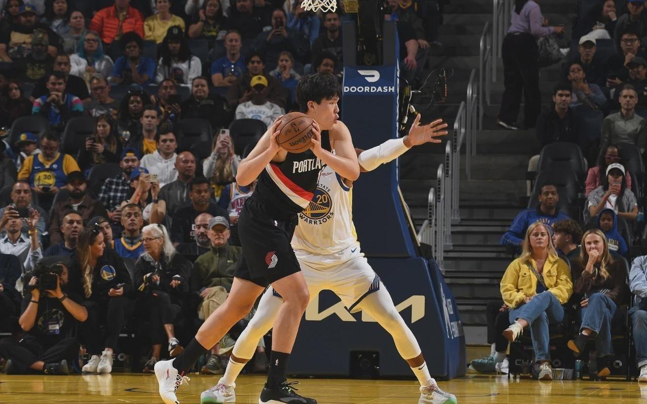 杨瀚森是CBA最佳防守球员,去NBA怎么成防守软肋了讲2点原因!