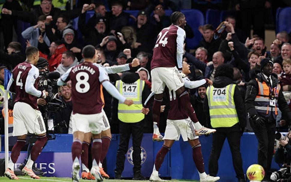 天空：赛后维拉庆祝时有物品被掷向替补席，似乎有人被击中