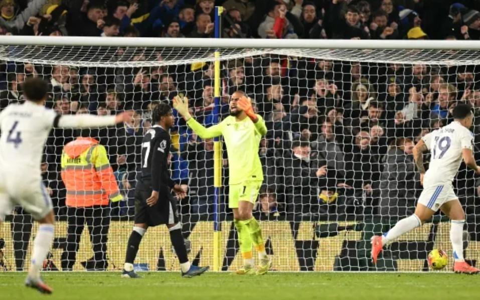 内维尔:今天对马雷斯卡来说是噩梦,切尔西后防简直一团糟