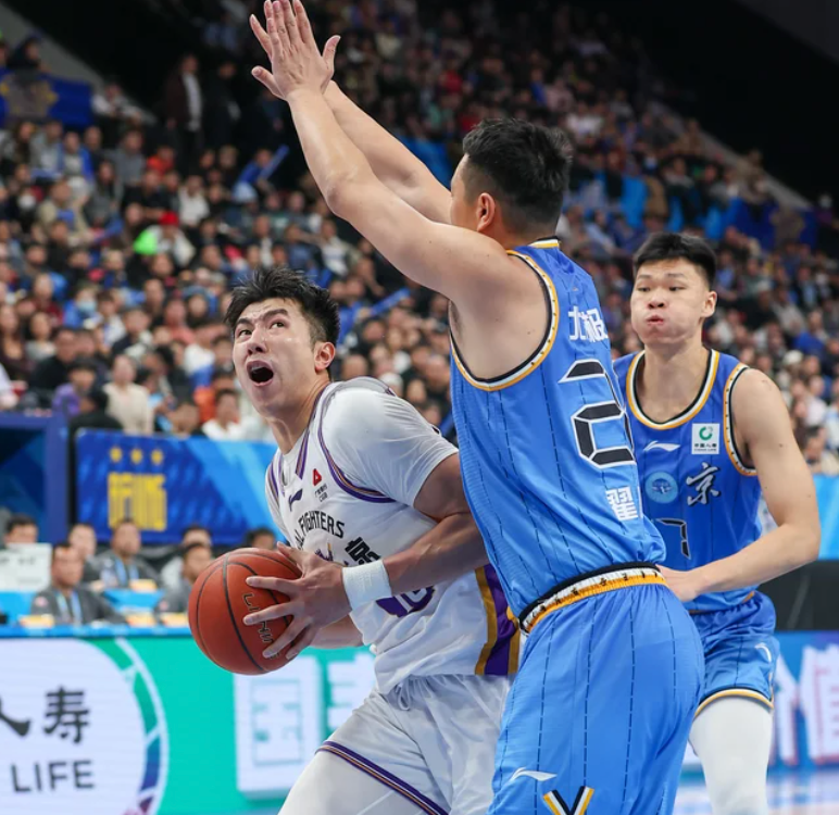 重返国家队轰21+15蹂躏范子铭，球迷：看罚球就知道基本功扎实