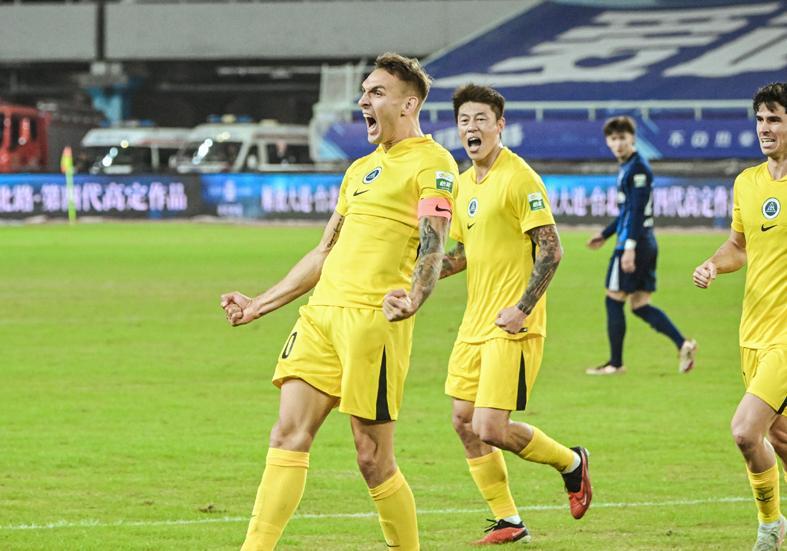 深圳复活亚泰玩死自己了!大连旧将被喊退货夜店小将惹怒老大哥