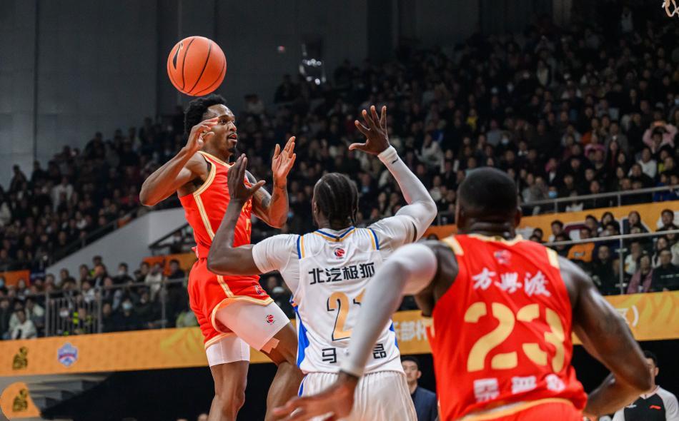 拼命砍21分，CBA悍将还能留吗惜败广厦，许利民给了太多机会