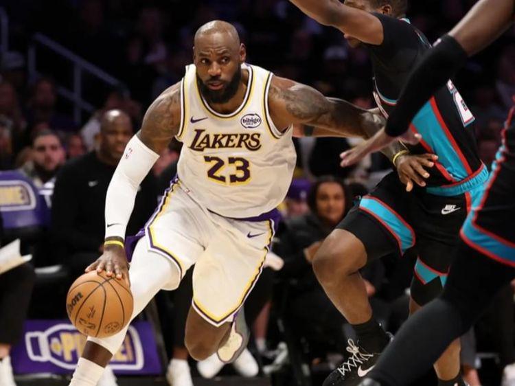 湖人解决两难题，东契奇进步明显！詹姆斯做好两事，一人真该弃用