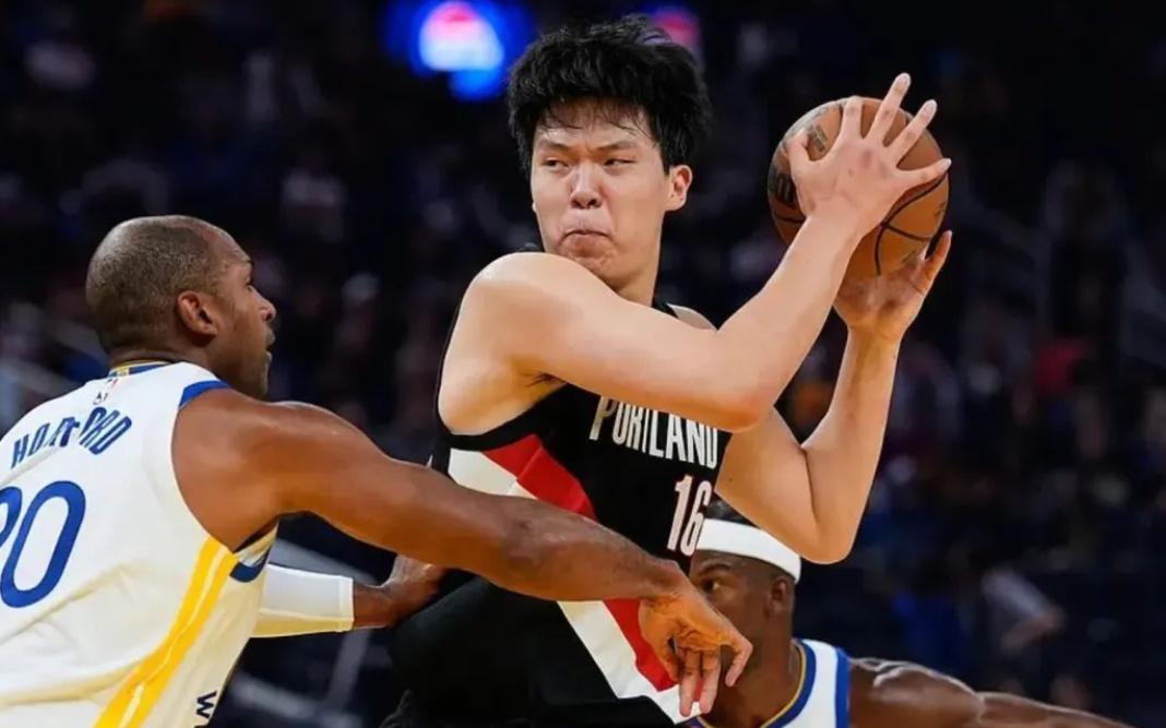 首秀6犯离场!杨瀚森表现不佳,还需时间适应!