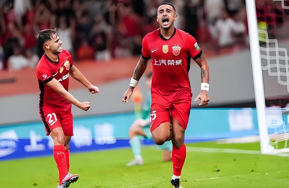 国安球员列队欢迎两位久违强援入队,中超金靴意外领衔,值得期待