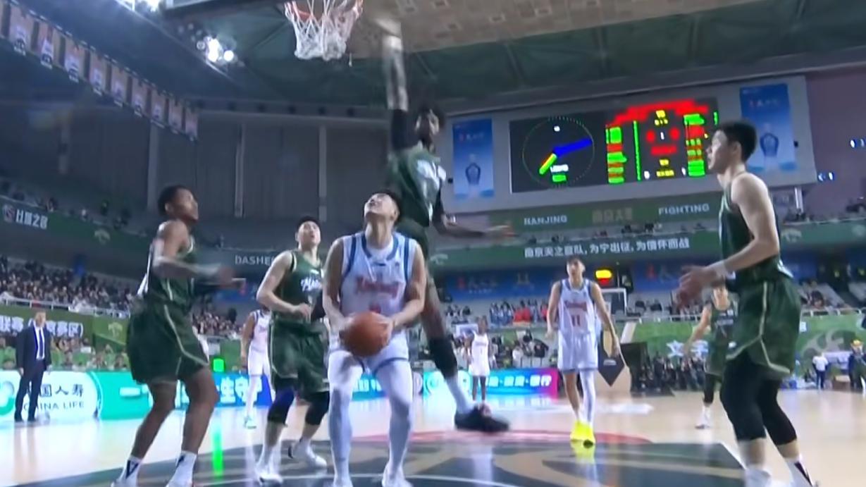 CBA太激烈，新疆1分惜败，山东连胜！积分榜如下：辽宁重回前12！