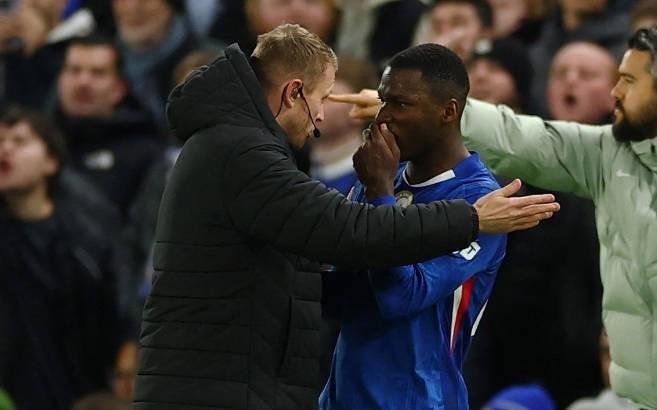 火药味十足!半场比赛切尔西一黄一红,阿森纳四名球员染黄