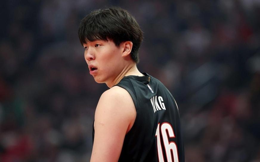 有些挣扎!杨瀚森的NBA正赛首秀,和前辈姚明差不多