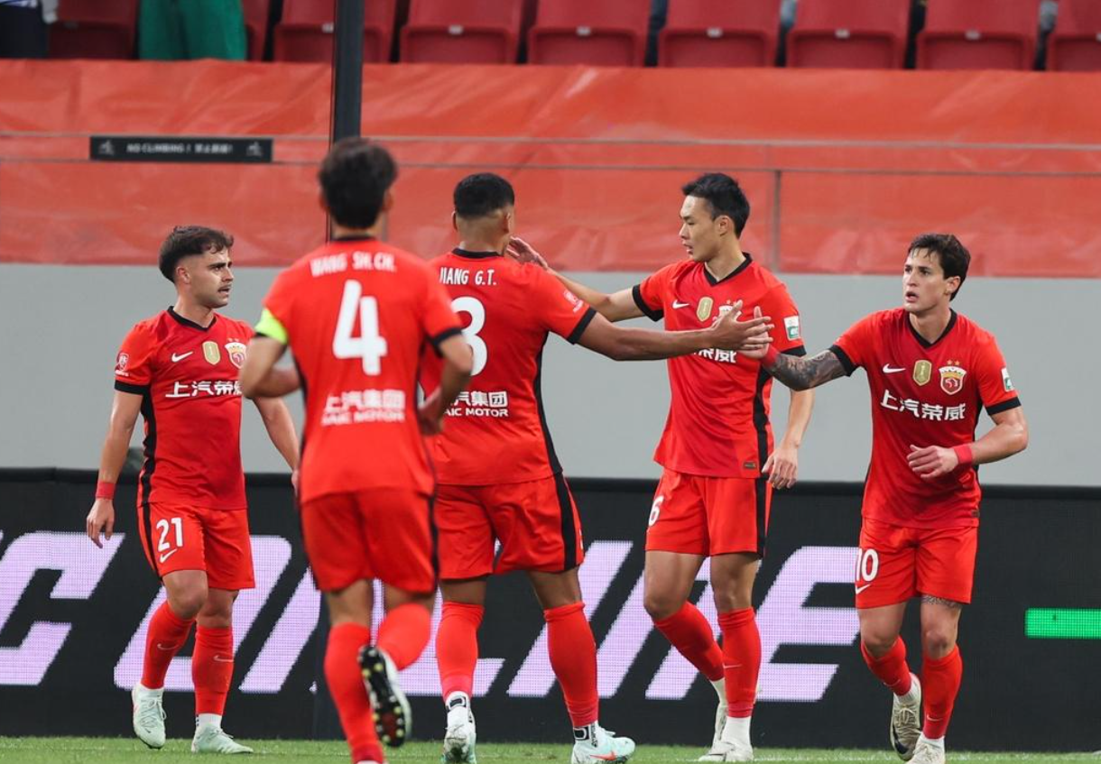 30!冠军呼之欲出,中超领头羊踢爆劲敌,王燊超炸裂世界波