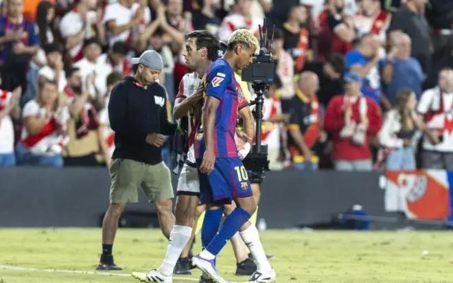 西媒:亚马尔仍未参加训练大概率缺席欧冠,德容有望入选名单