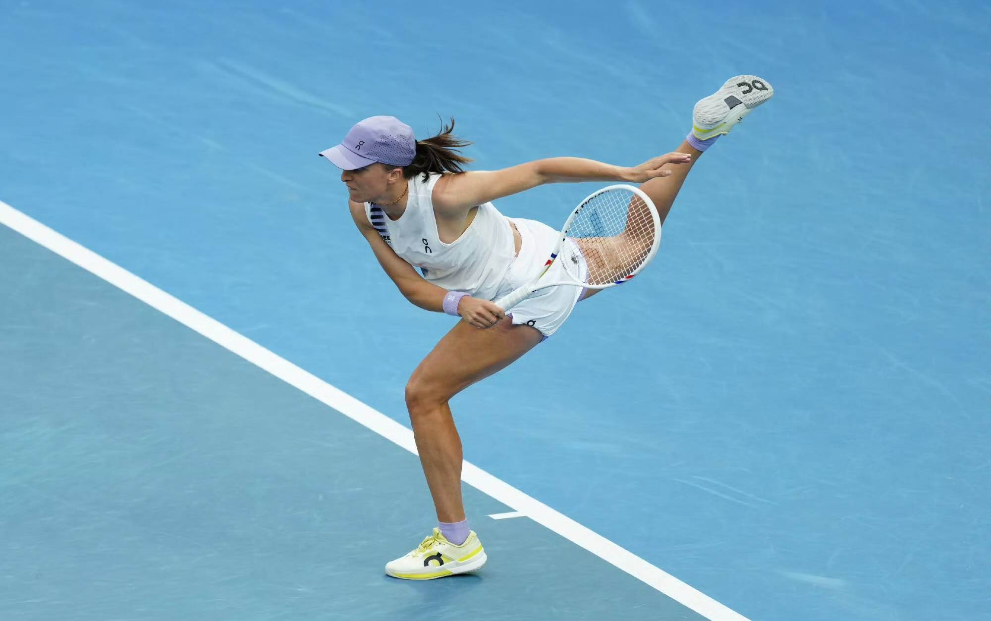 斯瓦泰克再陷八爪鱼干扰球争议风波，吴易昺燃尽惜败赛后抽筋倒地