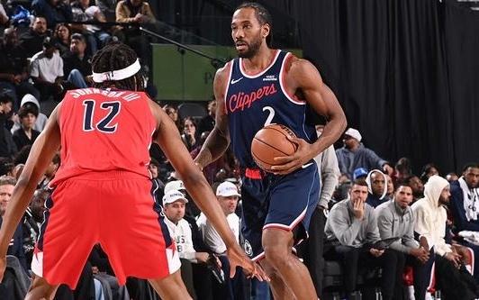 伦纳德33分哈登22+8快船主场轻取奇才