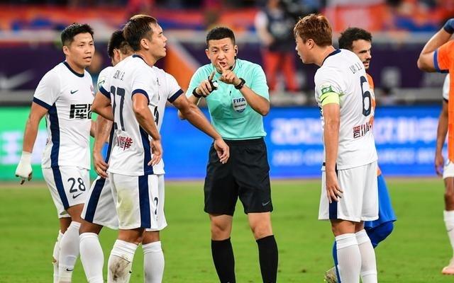 觀察：中超爭冠沖刺，蓉城、海港和申花“三國演義”，誰會步國安掉隊的后塵