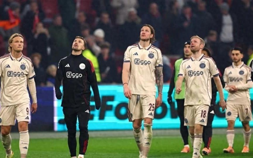 阿贾克斯深陷“灾难赛季”:欧冠五战全败,创队史最黑暗纪录