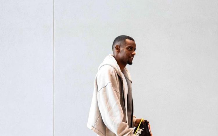 利物浦官方晒照，伊萨克完成在俱乐部的首次训练