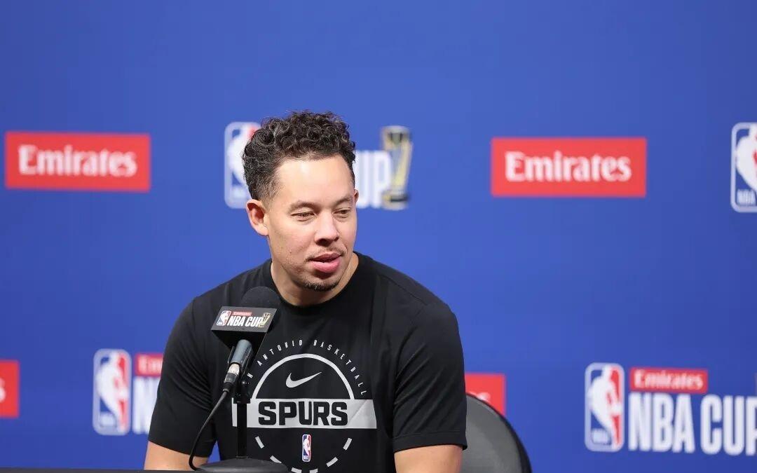 文班亚马复出!率马刺掀翻雷霆的16连胜,挺进决赛!