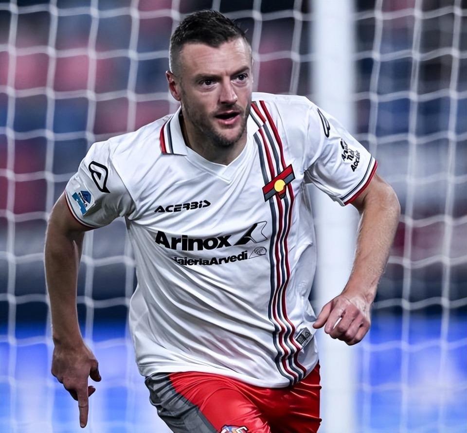 近6场4球!越老越妖的射手本能,38岁昔日英超金靴意甲继续闪光