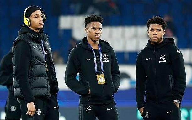 邮报:埃斯特旺对未能出战本周欧冠感到失望