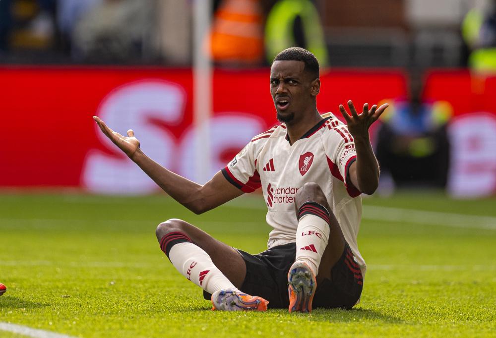 真亏了一个代号007,一个带国家队垫底,红军两大标王要成水货