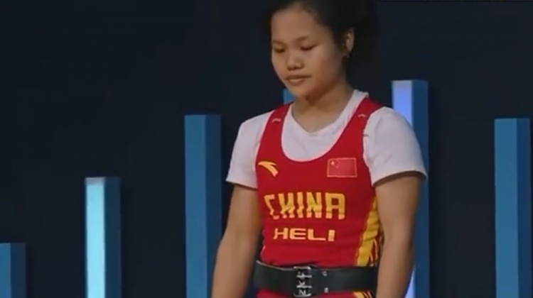 举重亚锦赛：中国选手赵金红连续刷新女子45公斤级抓举世界纪录