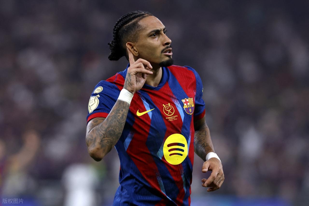 今夜吉达不设防！半场4球+红牌！巴萨32皇马：拉菲尼亚封神之战