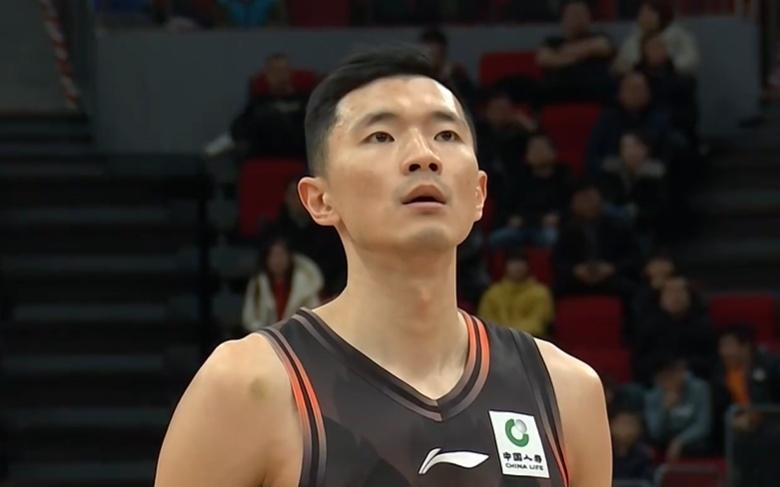 山东男篮两连胜，克里斯36分大爆发，鲍威尔9中1，该换外援吗