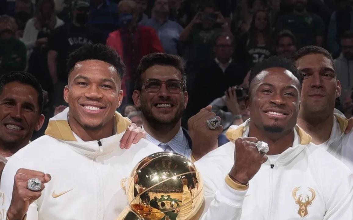 雄鹿官宣签约!NBA史上首次集齐三兄弟,为留字母哥拼了