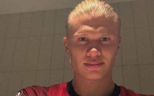 完成生涯第27次帽子戏法,哈兰德赛后晒带走比赛用球照