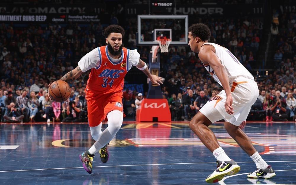 49分!太阳也没能挡住雷霆胜利脚步,打破73胜赢球记录指日可待