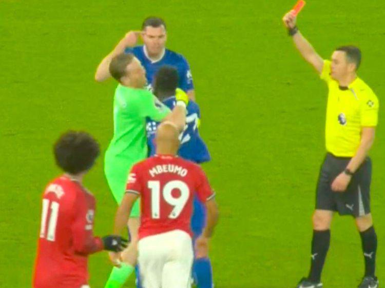 英超官方解释埃弗顿铁腰掌掴队友染红原因!吓懵曼联,莫耶斯叫好