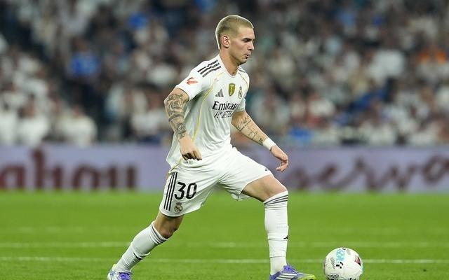 18岁零33天!马斯坦托诺成为皇马欧冠比赛最年轻的首发球员