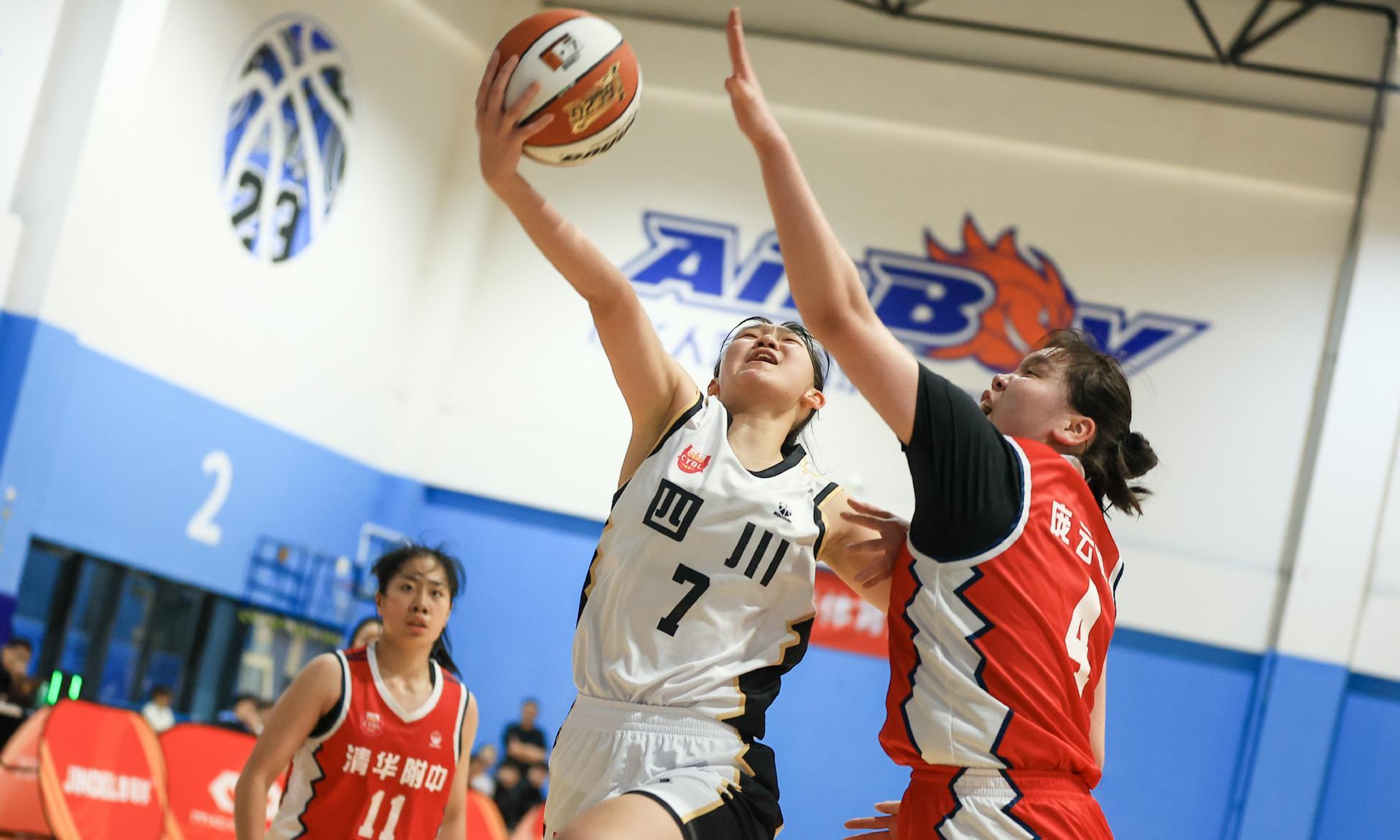 场均轰26+10!中国女篮又一15岁1米90新星蹿升:未来搭档韩旭