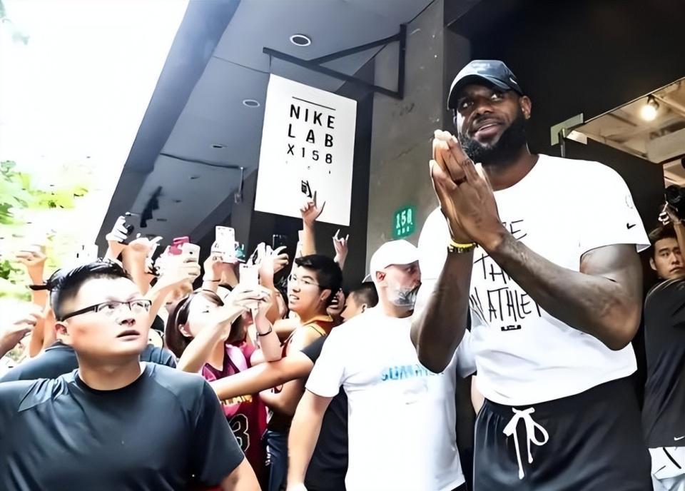 排面拉满！路透社：詹姆斯成为首位为《人民日报》撰稿的NBA球员