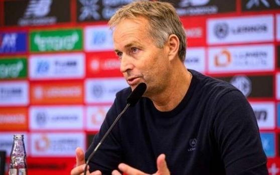 药厂主帅谈被绝平:1球领先时必须把防守做得更好