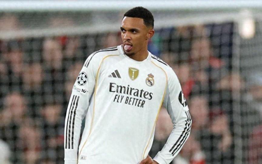 亚历山大阿诺德重返安菲尔德遭球迷怒斥,赛后回应动情