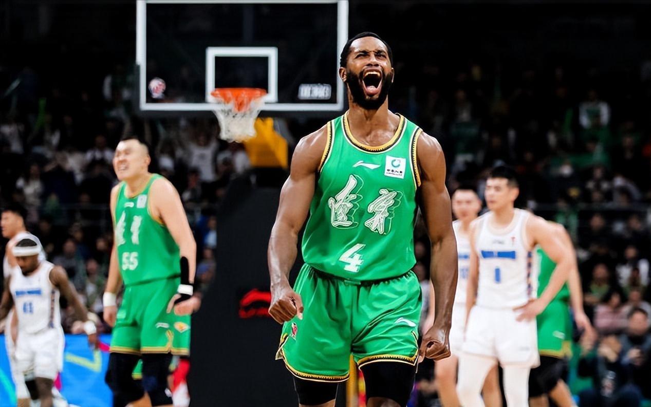 官宣！弗格正式加盟上海男篮，曝年薪超