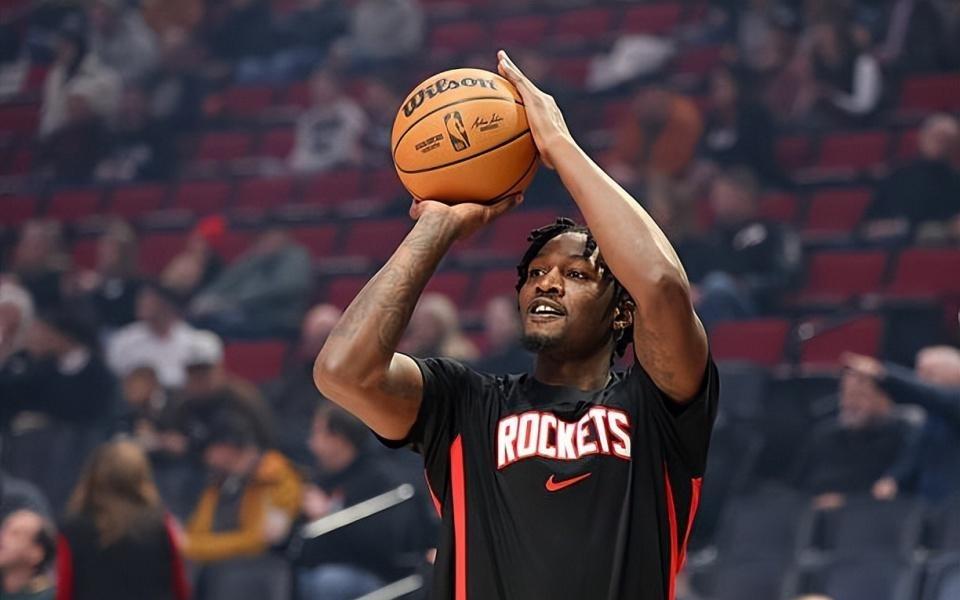 复出一个多月了，火箭锋线新援的出场时间依然只有10几分钟