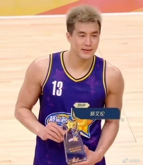 郭艾伦名人赛43分引热议,养伤还是冲击娱乐圈MVP