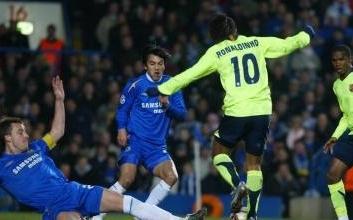 巴萨在斯坦福桥已经近20年不胜，期间战绩为2负2平