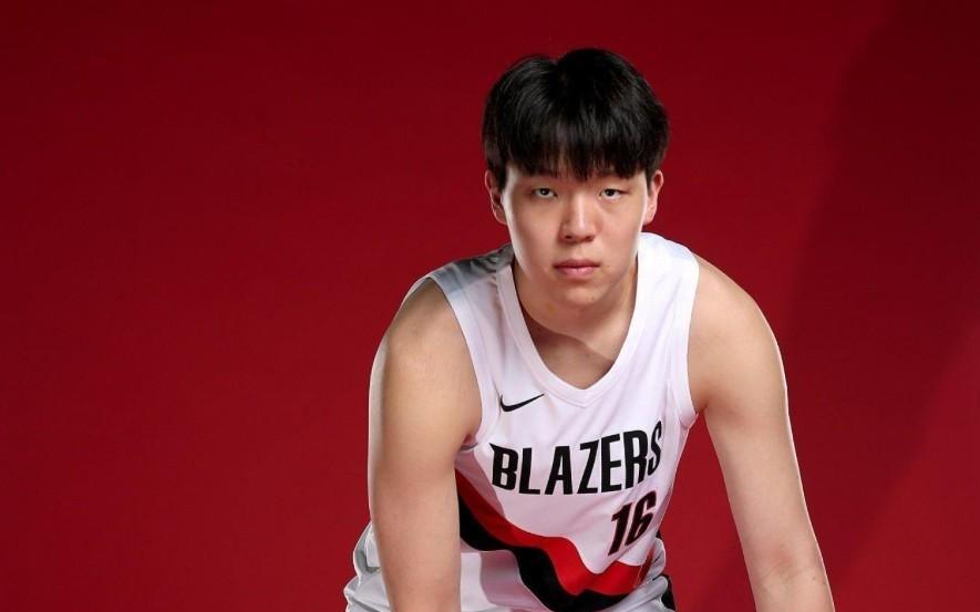 利拉德:杨瀚森让我印象深刻的是他对比赛的感觉