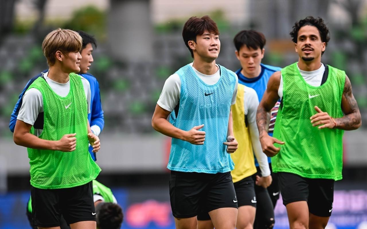 大连英博赢麻了!一项荣誉让上港望尘莫及,北京国安都要叹息无力